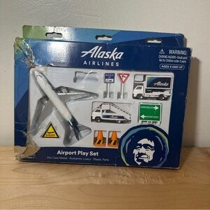 Alaska Airlines Airport Play Set Daron Die-Cast Plane Trucks Signs Used w/ Box